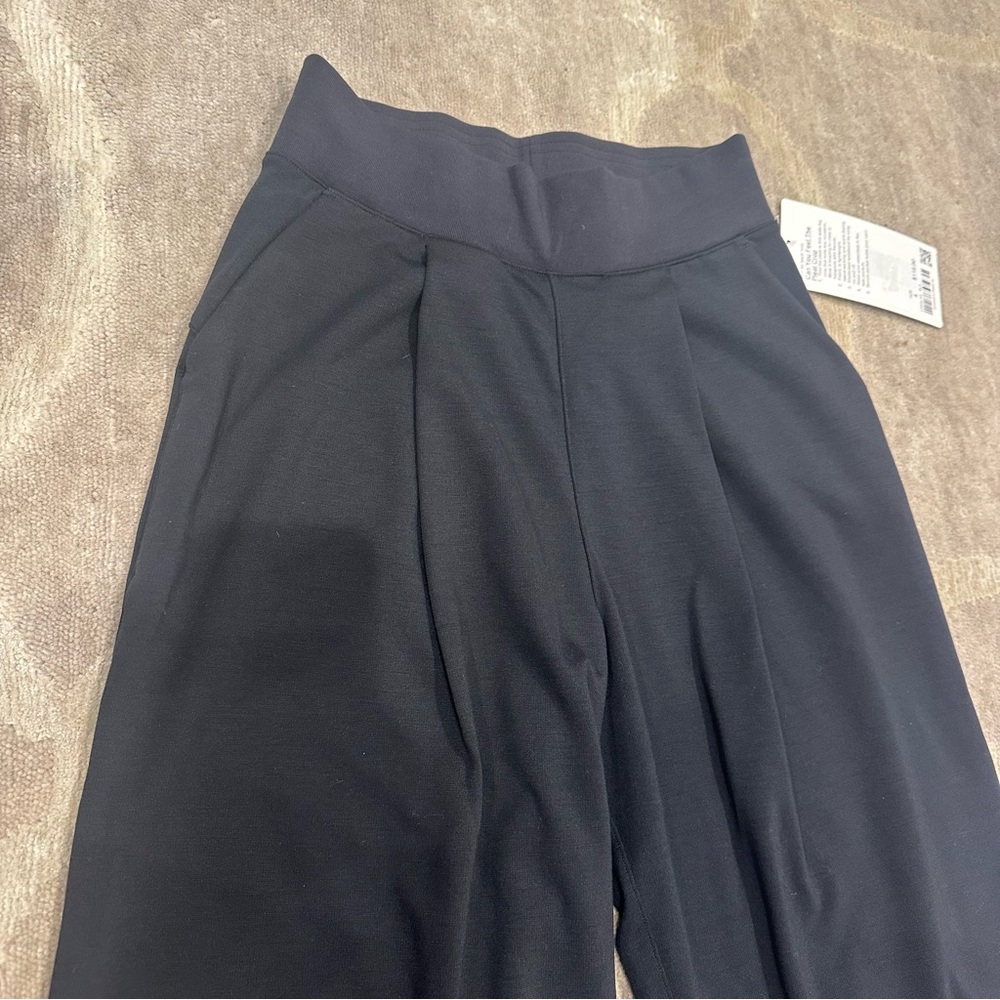 NWT Lululemon Can You Feel the Pleat Cropped Pants - Picture 4 of 7